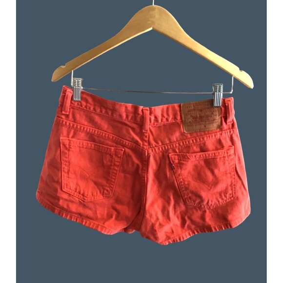 LEVI - WOMENS RED JEAN SHORTS SIZE 0 (BASE ON MEASUREMENTS) - Picture 2 of 7